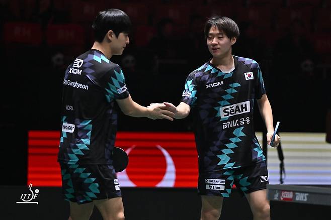 혼성단체 월드컵 남자복식에 나선 박강현(왼쪽)과 오준성 [대한탁구협회 제공. 재판매 및 DB 금지]