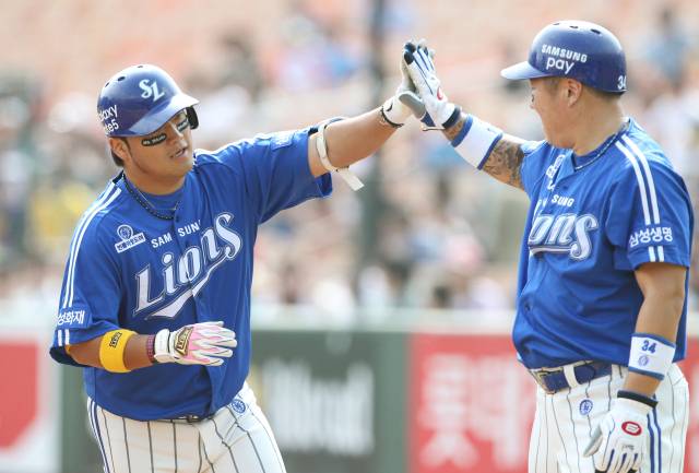 삼성 라이온즈에서 뛰던 2015시즌 박석민과 최형우. 삼성 제공