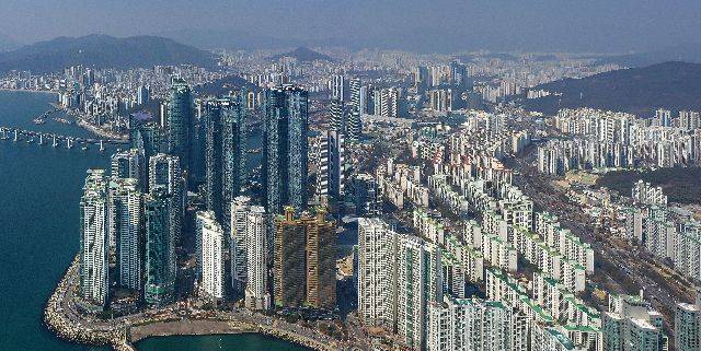 초고층 건물과 준초고층 건물이 밀집한 부산 해운대구 일대 모습. 부산일보DB