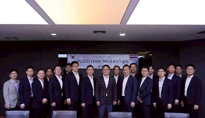 ▲ 포스코플로우 태국법인 개소식에 참석한 포스코 그룹 관계자들이 모여 기념촬영을 하고 있다.
