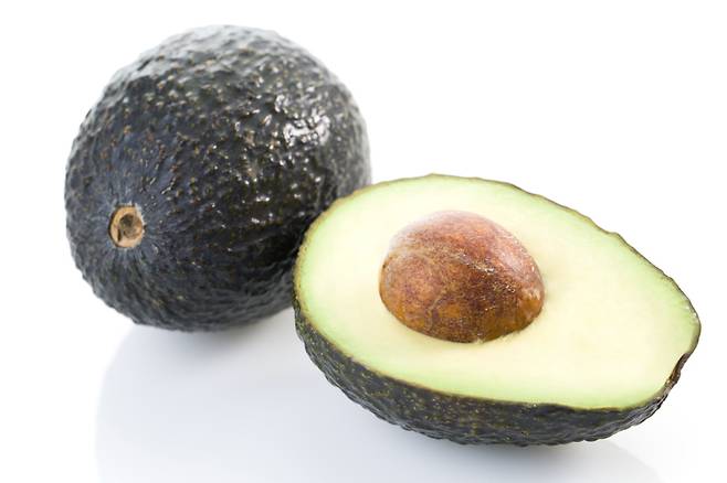 아보카도는 장 벽을 깨끗하게 청소해주는 천연 섬유질이 풍부해 장 건강과 원활한 배변 활동에 도움을 준다. 사진=게티이미지뱅크