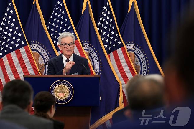 제롬 파월 미국 연방준비제도(연준) 의장이 지난 6월 18일(현지시간) 워싱턴 DC에서 금리 정책에 관한 연방공개시장위원회의(FOMC) 성명서 발표 후 기자회견에 참석하고 있다.  2025.6.18 ⓒ 로이터=뉴스1 ⓒ News1 신기림 기자