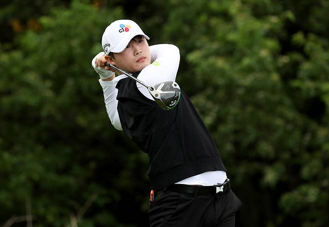 배용준이 티샷을 하고 있는 모습. 사진 | KPGA