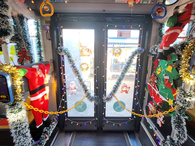 산타버스 내부의 모습. 주형민 제공