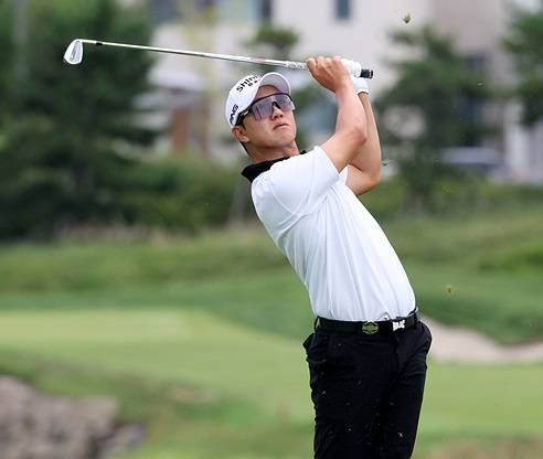 일본프로골프투어(JGTO) 2025시즌 최종전 '골프 일본 시리즈 JT컵' 우승 경쟁에 뛰어든 송영한 프로. 사진제공=KPGA (사진을 무단으로 사용하지 마십시오.)