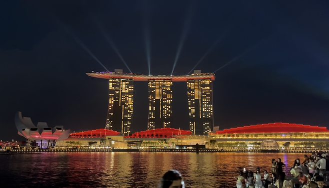 체커기로 변한 마리나 베이 샌즈 싱가포르 / 사진= 문서연 여행+ 기자