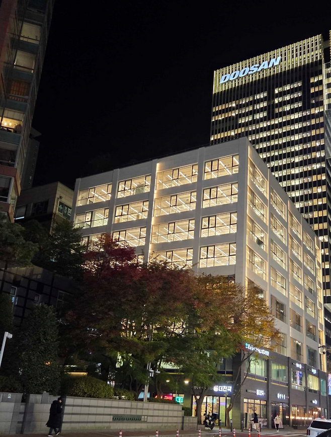 리벨리온 통합 오피스가 입주한 경기 성남시 분당구 정자동의 한 근린생활시설 건물. 리벨리온은 그간 정자동에 세 곳의 상가건물에 사무실을 분산 운영해왔으나 지난달 말 이곳으로 통합 이전했다. [사진=독자제공]