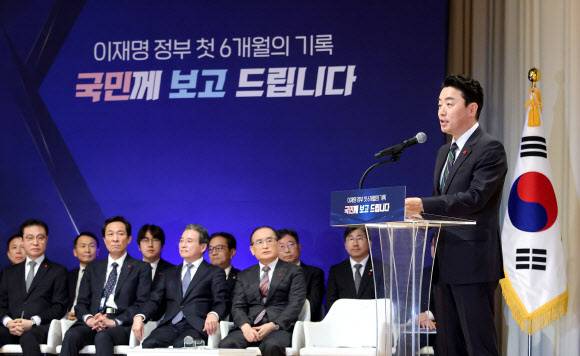 강훈식 비서실장이 7일 서울 용산 대통령실 청사에서 열린 3실장 및 수석비서관 '대통령실 6개월 성과 간담회'에서 발언하고 있다. 사진=대통령실사진기자단