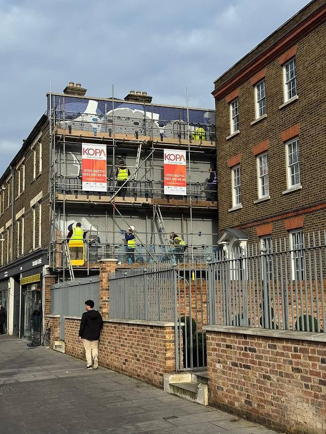 ▲ 손흥민의 귀환은 지난여름 이적 이후 처음으로 이뤄지는 공식적인 작별 무대로, 구단과 팬들에게 남겨진 큰 숙제를 해결하는 순간이기도 하다. 이 벽화는 손흥민 본인이 직접 디자인을 선택했고, 머월스 팀이 제작한다.