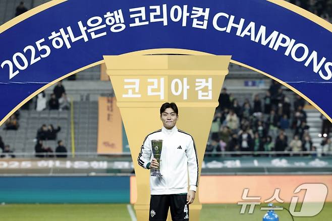 2025 하나은행 코리아컵 MVP에 선정된 박진섭. /사진=뉴스1