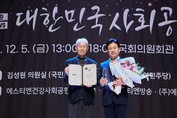 지난 5일 국회의원회관에서 열린 '2025 미래세대를 위한 바른가치 미디어 포럼 및 STN 대한민국 사회공헌대상' 시상식에서 박성현 삼성노블카운티 대표가 문화체육관광위원회 위원장상을 수상하며, 기업의 사회적 책임과 선한 영향력의 모범 사례로 주목받았다. (박성현 삼성노블카운티 원장). /사진=STN