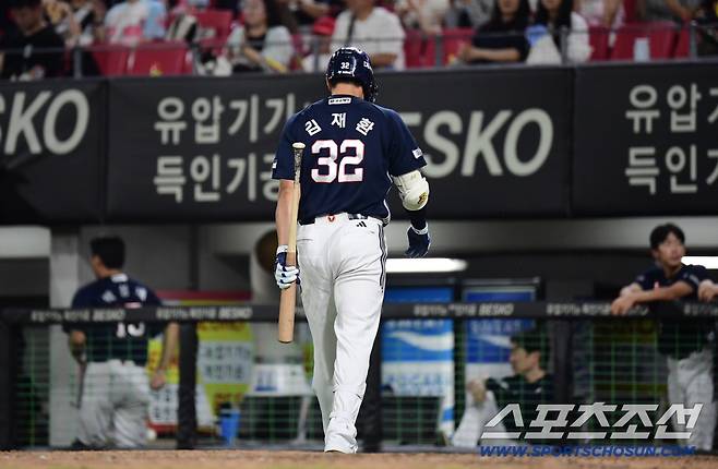 12일 광주 기아챔피언스필드에서 열린 KIA와 두산의 경기. 6회 1사 2루. 대타로 나섰으나 삼진을 당한 두산 김재환. 광주=송정헌 기자songs@sportschosun.com/2025.09.12/