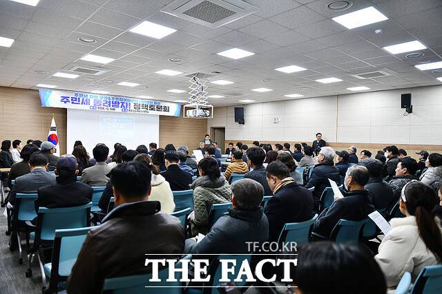 5일 열린 '주민세 환원 정책토론회'에 100여 명이 넘는 참석자가 참여해 많은 관심을 보이고 있다. /고병채 기자