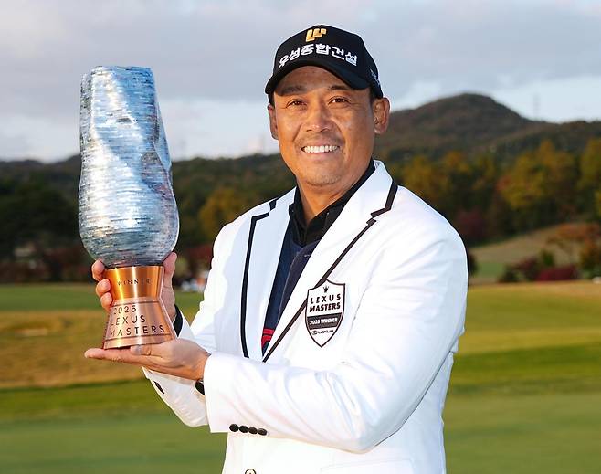 김용희 프로야구 롯데 2군 감독(위쪽 사진)과 아들 김재호 프로. 원래 야구를 했던 김재호는 초등학생 때 골프로 전향했다.
롯데·KPGA 제공