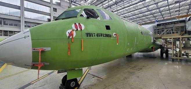 프랑스 툴루즈 소재 ATR사의 FAL(최종 조립라인)에 입고돼 제작되고 있는 섬에어 1호기. 섬에어 제공