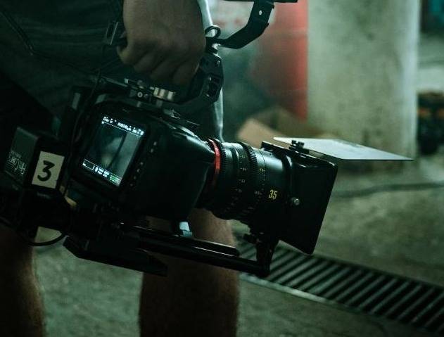 ▲카메라를 든 방송스태프의 모습. 기사와 무관한 사진입니다. ⓒUnsplash