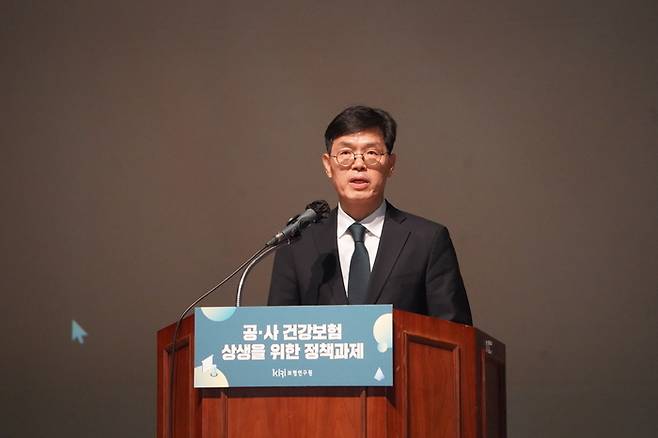 8일 보험연구원이 주최한 정책과제 세미나에서 안철경 보험연구원장이 환영사를 하고 있다. 사진=보험연구원