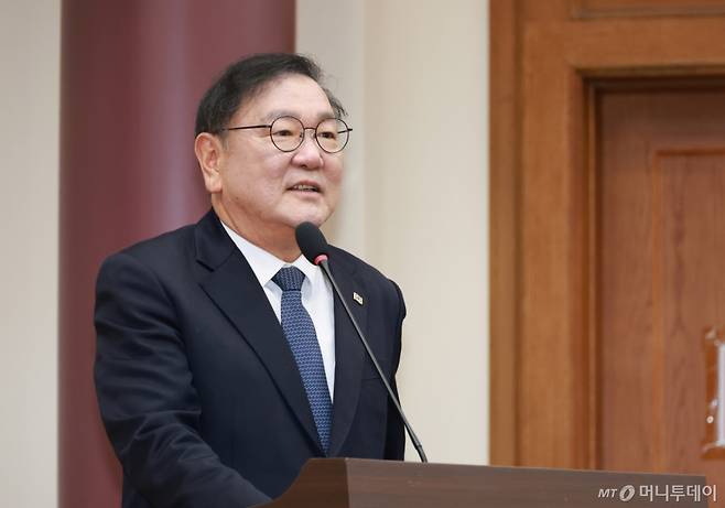 [서울=뉴시스] 고승민 기자 = 김태년 더불어민주당 의원이 18일 서울 여의도 국회 의원회관에서 열린 '경제는 민주당' 세미나에서 인사말을 하고 있다. 2025.11.18. kkssmm99@newsis.com /사진=