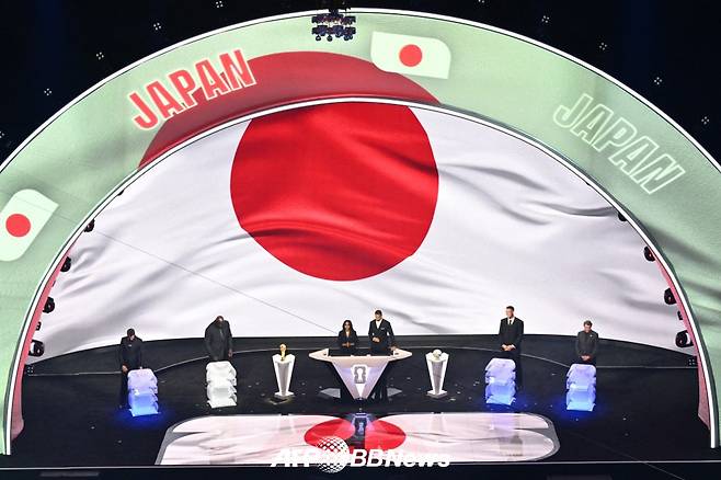 조 추첨식에서 일본이 소개되고 있다. /AFPBBNews=뉴스1