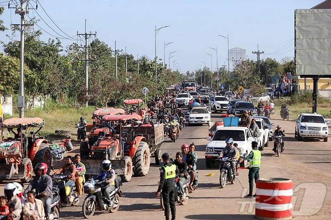 8일(현지시간) 태국과 캄보디아 간 무력 충돌이 발생한 이후 오다르 민체이주에서 태국 주민들이 대피하고 있다. 2025.12.08. ⓒ AFP=뉴스1 ⓒ News1 이정환 기자