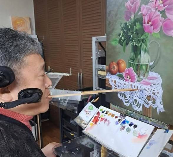 배우 황신혜의 남동생 구족화가 황정언 작가. /황신혜 인스타그램