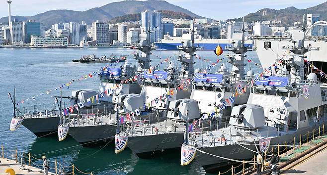 HJ중공업은 8일 부산 영도조선소에서 해군 신형 고속정 통합진수식을 가졌다. /뉴스1 제공