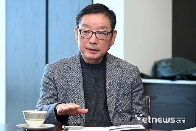 '제13회 국제 e모빌리티 엑스포 성공개최를 위한 공동조직위원장 대담 토론회'가 3일 서울 여의도 FKI타워에서 열렸다. 박종배 대한전기학회 차기회장이 발언하고 있다. 김민수기자 mskim@etnews.com