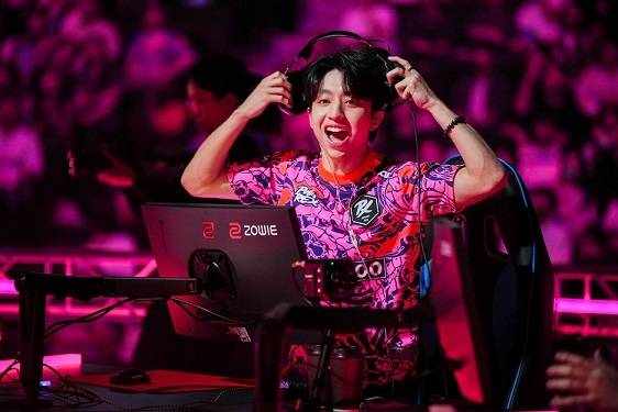 VCT 퍼시픽 어워즈 올해의 선수상을 수상한 PRX ‘f0rsakeN’ 제이슨 수산토.