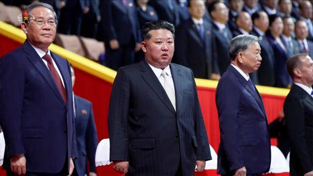 10월 9일 평양 5월1일경기장에서 김정은(가운데) 북한 국무위원장이 노동당 창건 80주년 경축대회를 지켜보고 있다. 조선중앙TV 캡처