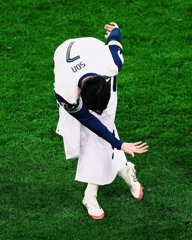 지난 5월 UEL 결승전 우승 뒤 기뻐하는 손흥민의 모습. 사진=손흥민 SNS