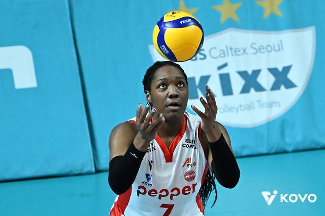 ▲ 서브하는 조이 [KOVO] 