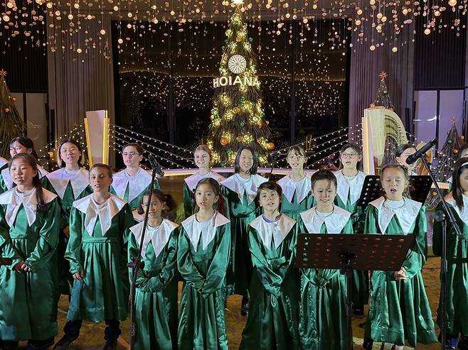 크리스마스 트리 점등식.  /사진= 강예신 여행+ 기자