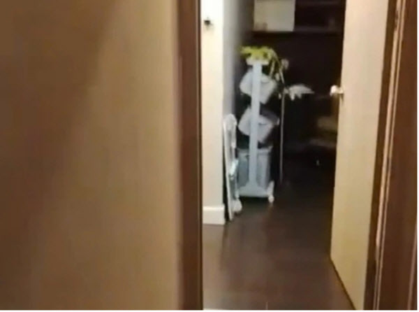 지난 8일 베트남 현지 언론 탄니엔이 보도한 한국인 남성 사망 사건이 발생한 아파트 내부 모습. [탄니엔 홈페이지 캡처]