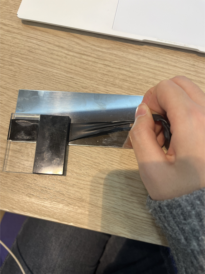 VHB 테이프. [안서진 기자]