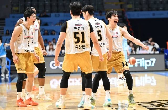 안양 정관장은 9일 고양 소노 아레나에서 열린 고양 소노와의 2025-26 LG전자 프로농구 3라운드 원정 경기에서 87-78로 승리, 3연승을 달렸다. 사진=KBL 제공