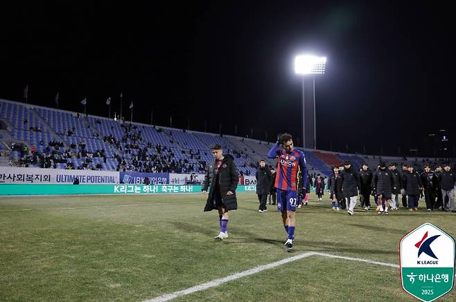 K리그2로 강등된 수원FC. 한국프로축구연맹 제공