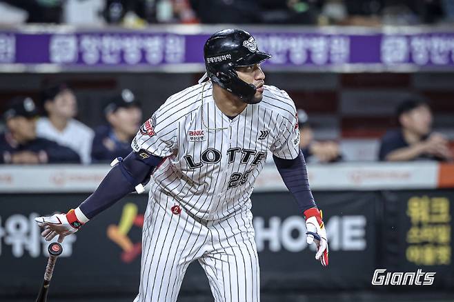 2년 연속 최다 안타와 골든 글러브의 영예를 안은 롯데 레이예스. 롯데 자이언츠