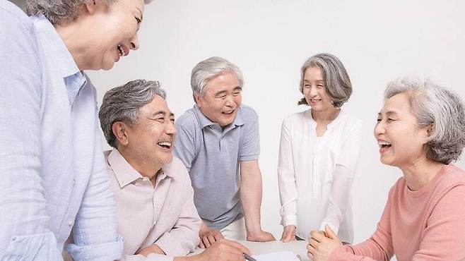 체취는 ‘노화의 낙인’이 아닌 나이 들어가는 자연스러운 과정의 일부라는 인식이 중요하다. 게티이미지