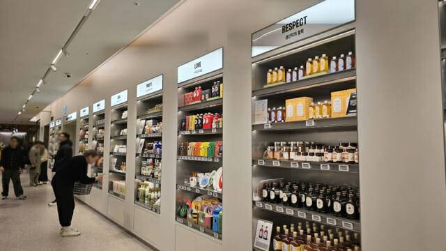 하우스 오브 신세계 청담 식품관 '트웰브'의 12가지 기준에 부합한 상품을 진열한 공간.