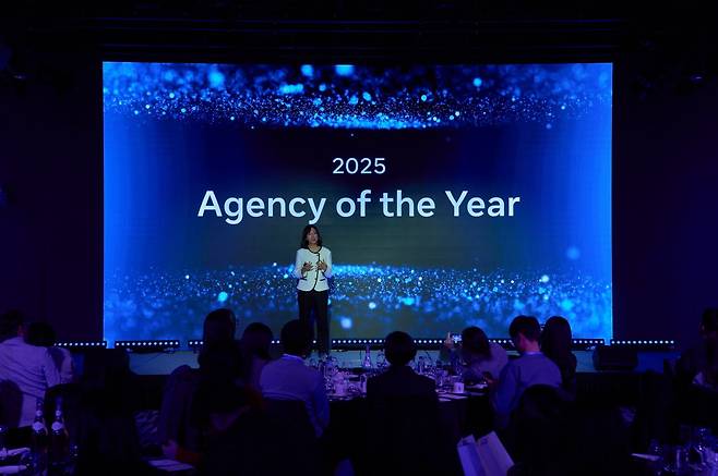 지난 9일 열린 ‘메타 에이전시 퍼스트 어워즈 2025’에서 메타코리아 김보영 에이전시 파트너 총괄이 발표하고 있다. /메타 제공