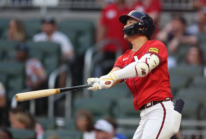 <yonhap photo-3882=""> ATLANTA, GEORGIA - SEPTEMBER 05: Ha-Seong Kim #9 of the Atlanta Braves hits a sacrifice fly to score Jurickson Profar #7 in the first inning against the Seattle Mariners at Truist Park on September 05, 2025 in Atlanta, Georgia. Kevin C. Cox/Getty Images/AFP (Photo by Kevin C. Cox / GETTY IMAGES NORTH AMERICA / Getty Images via AFP)/2025-09-07 13:18:38/<저작권자 ⓒ 1980-2025 ㈜연합뉴스. 무단 전재 재배포 금지, AI 학습 및 활용 금지></yonhap>