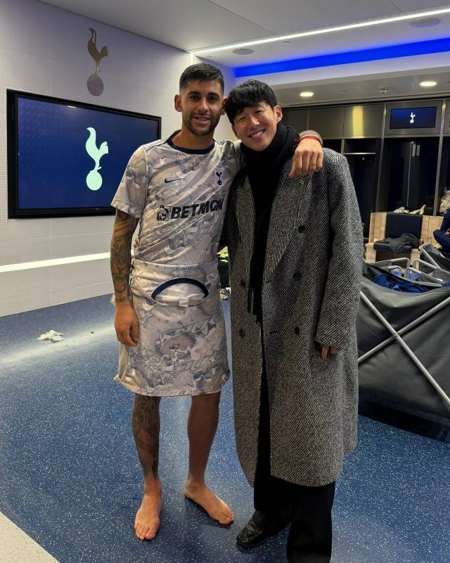 로메로와 손흥민, 토트넘의 전현직 주장이 만났다. 사진=토트넘 홋스퍼 SNS