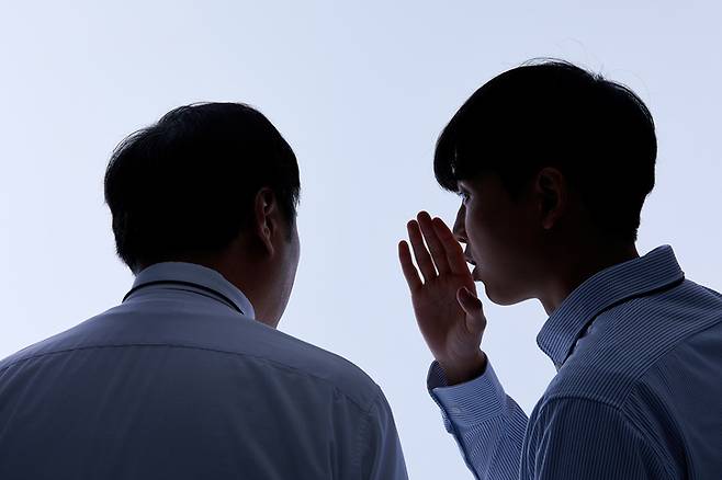 지인 가족을 자신이 운영하는 회사 직원으로 허위 등재 후 실직한 것처럼 속여 실업급여 2800만원을 부정 수급한 사업주가 고용 당국에 붙잡혔다. 위 사진은 기사 내용과 무관한 자료사진/사진=게티이미지뱅크