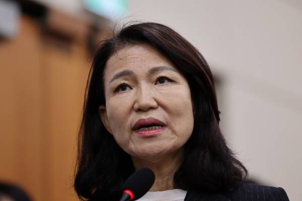 오는 2026 제9회 전국동시지방선거 대구시장 출마 예상자들에 대한 지지도 조사에서 이진숙 전 방송통신위원장이 1위를 찾했다. 사진은 이진숙 전 방송통신위원장이 지난 14일 서울 여의도 국회에서 열린 과학기술정보방송통신위원회 방송통신위원회 등에 대한 국정감사에서 발언하는 모습. /사진=뉴스1