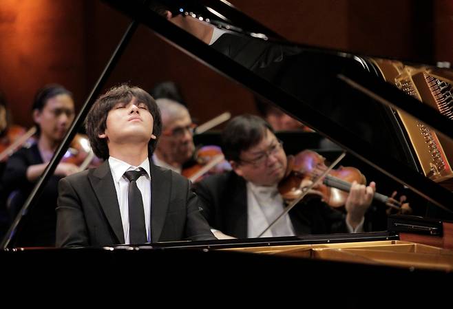 2022년 미국 반 클라이번 콩쿠르에서 우승한 피아니스트 임윤찬에 대해 자크 마르키스 더 클라이번 회장은 “임윤찬은   30~40년 만에 한 번 나올까 말까 한 재능을 가진 아티스트로 별처럼 빛나는 재능을 지녔다”고 말했다. [유니버설뮤직 제공]