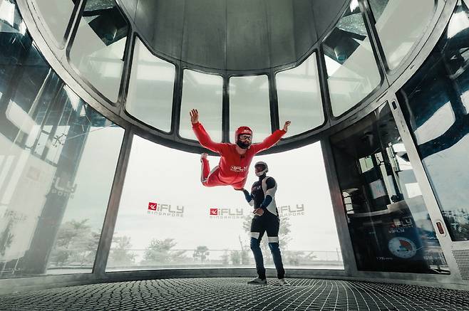 센토사 아이플라이를 방문한 배우 데이비드 코런스웻