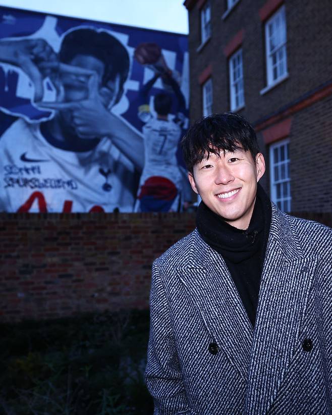 [서울=뉴시스] 토트넘 하이로드에 새겨진 손흥민 벽화. (사진=토트넘 홋스퍼 SNS 캡처) 2025.12.10. photo@newsis.com *재판매 및 DB 금지