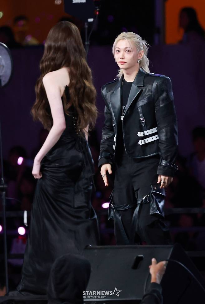 필릭스-장원영 '예의바른 남녀의 행동'[AAA2025 화보]