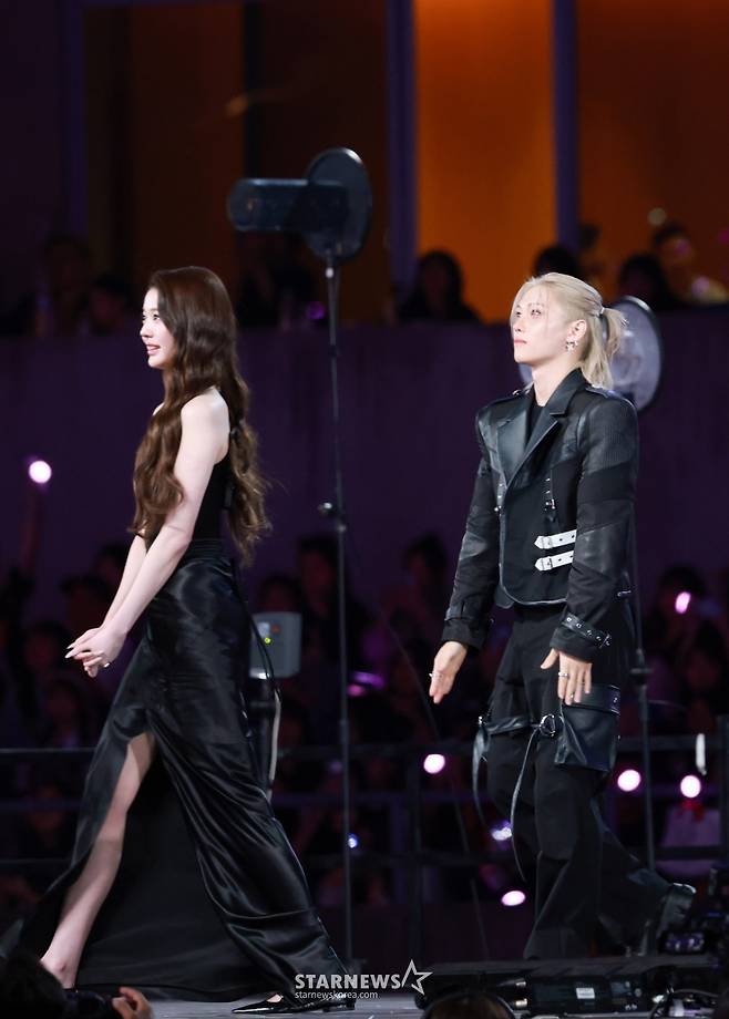 필릭스-장원영 '예의바른 남녀의 행동'[AAA2025 화보]