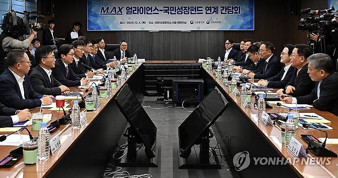 M.AX 얼라이언스-국민성장펀드 연계 간담회 (서울=연합뉴스) 김주형 기자 = 4일 서울 중구 대한상공회의소에서 'M.AX 얼라이언스-국민성장펀드 연계 간담회'가 열리고 있다. 2025.12.4 [공동취재] kjhpress@yna.co.kr